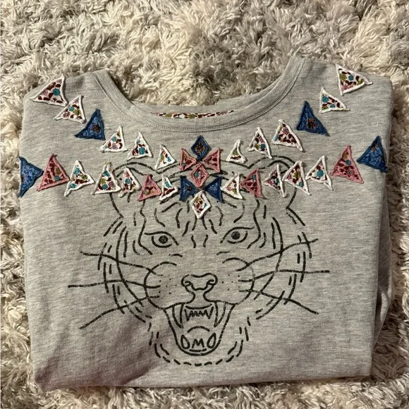 Gray Graphic Women’s Sweater - Picture 4 of 8